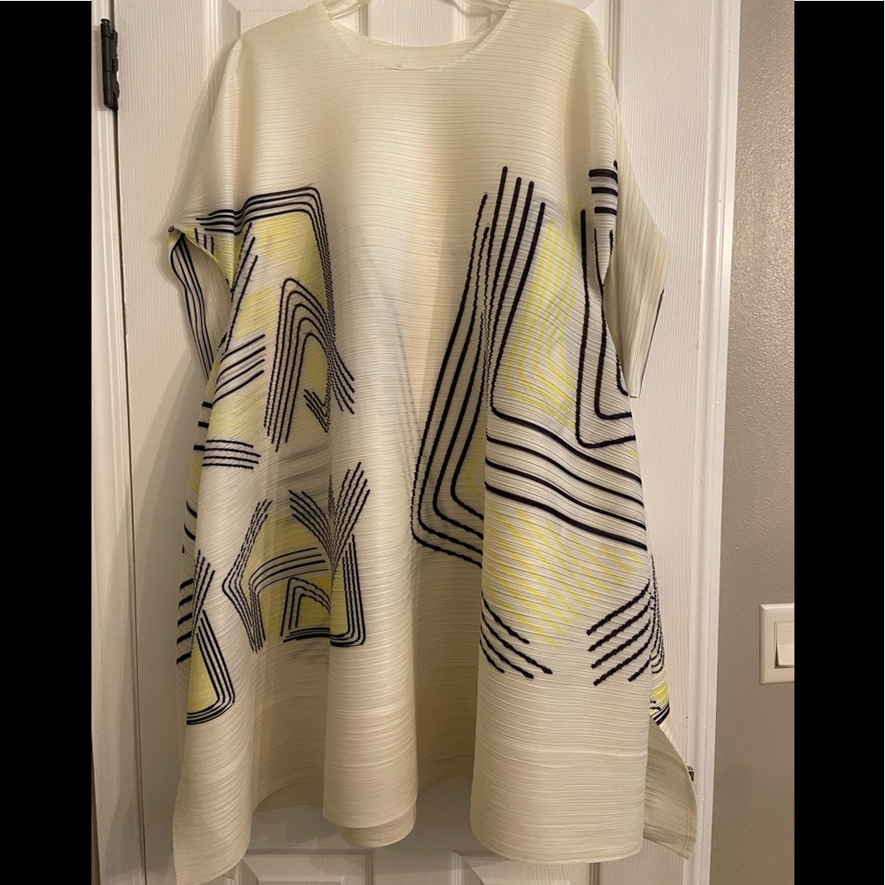 sold ➡️ EUC Stretchy Top